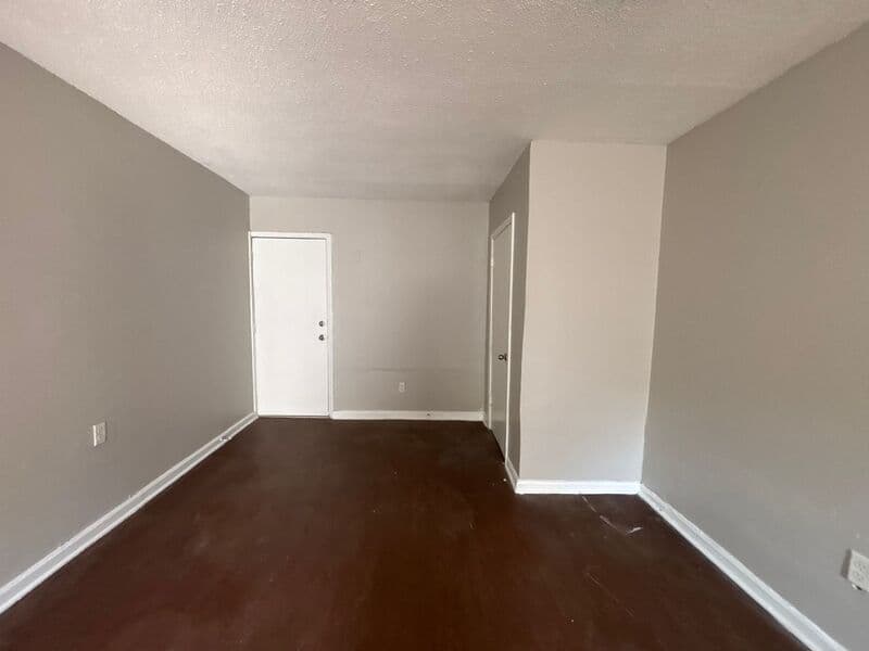 Memphis House: 5158 Breckenwood Dr