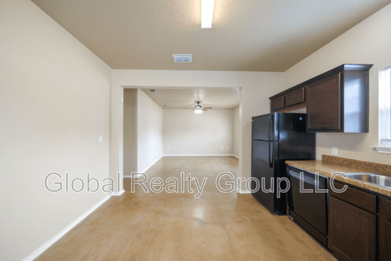 New Braunfels House: 161 S Krueger Ave
