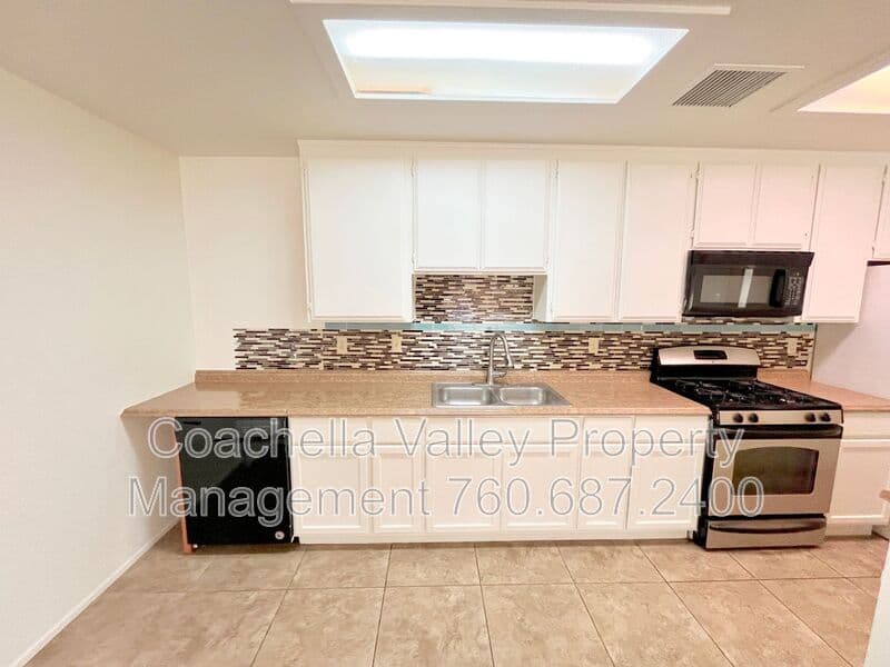 Cathedral City House: 32244 Navajo Trail