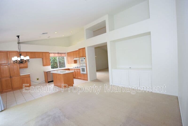 OXNARD House: 1821 LA QUINTA LN