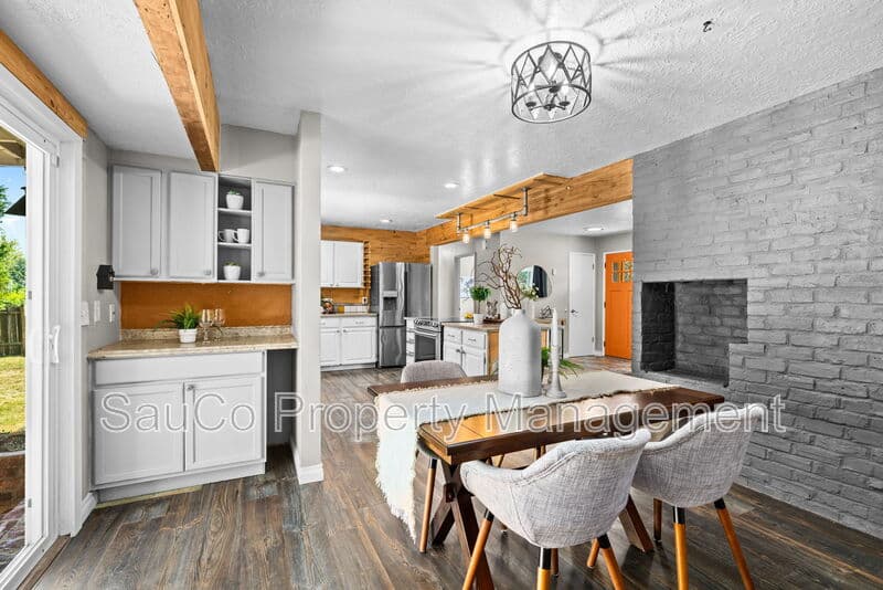 Gresham House: 5301 Southeast Welch Road