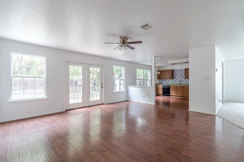 San Antonio House: 11223 Victory Cavern