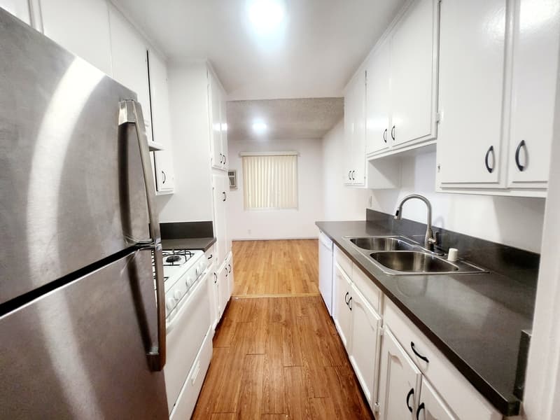 Los Angeles Condo: 425 North Hobart Blvd. - 109