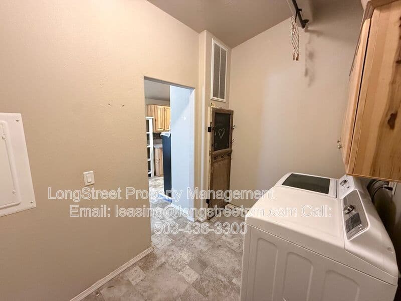 Philomath House: 209 N 9th St