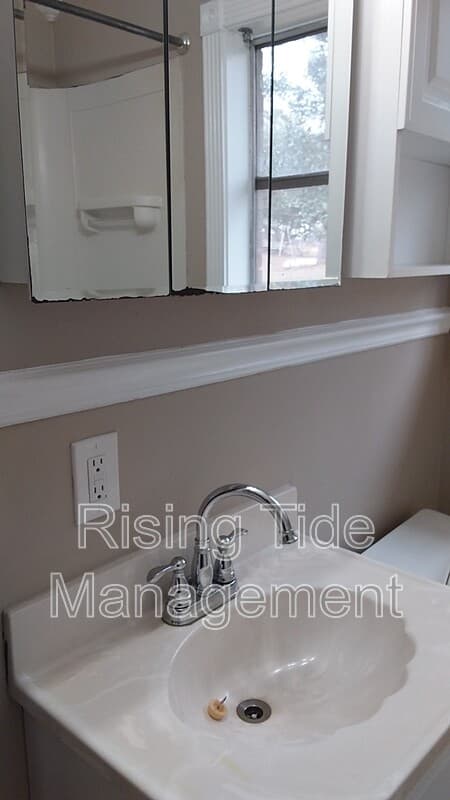 Birmingham House: 1136 Dogwood Ln