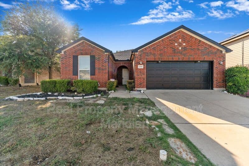 Fort Worth House: 6309 Maritime St