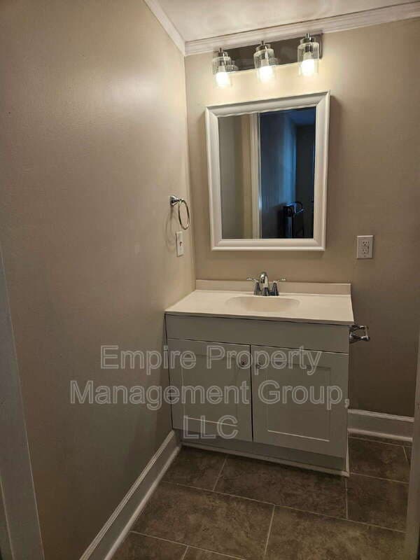 Columbia House: 2728 Kingswood Dr
