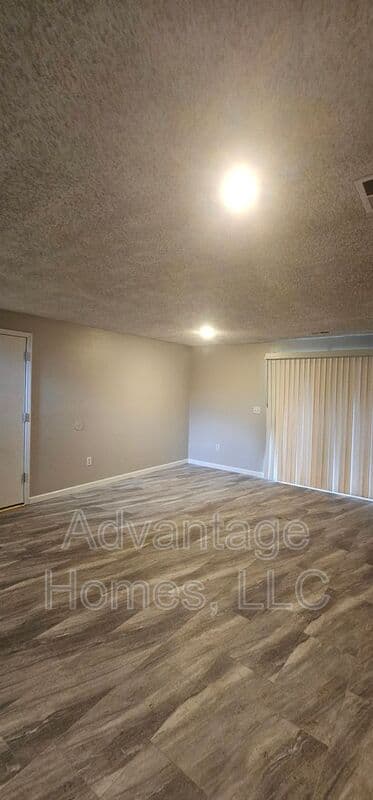 Raytown House: 11418 E 71st St