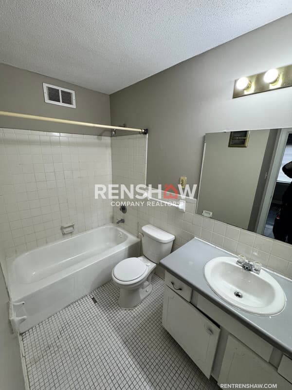 Memphis Townhome: 3212 Thirteen Colony Mall