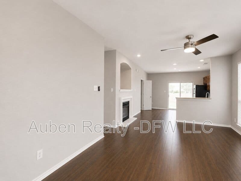 Fort Worth House: 10973 Hawks Landing Road