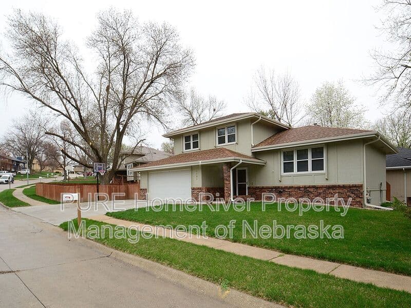 Omaha House: 2121 S 163rd Circle