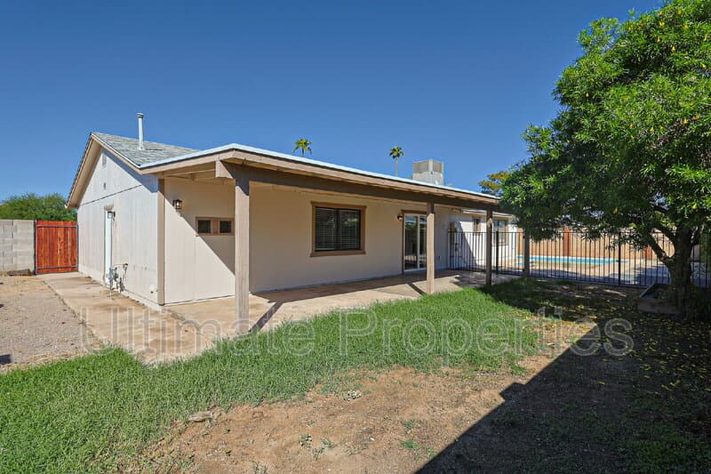 Phoenix House: 1619 W Pershing Ave