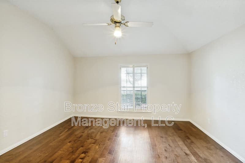 Dallas House: 4710 Fallon Place