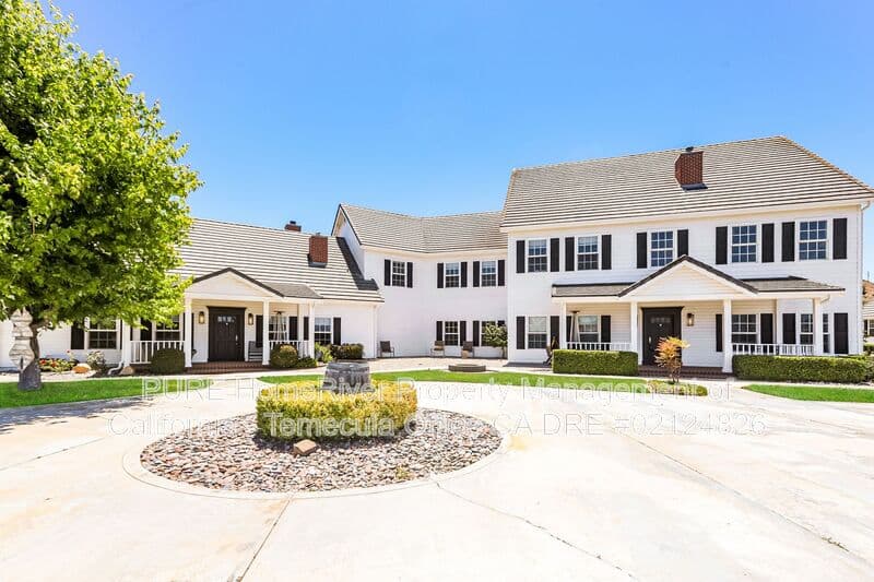 Murrieta House: 36475 Avenida La Cresta
