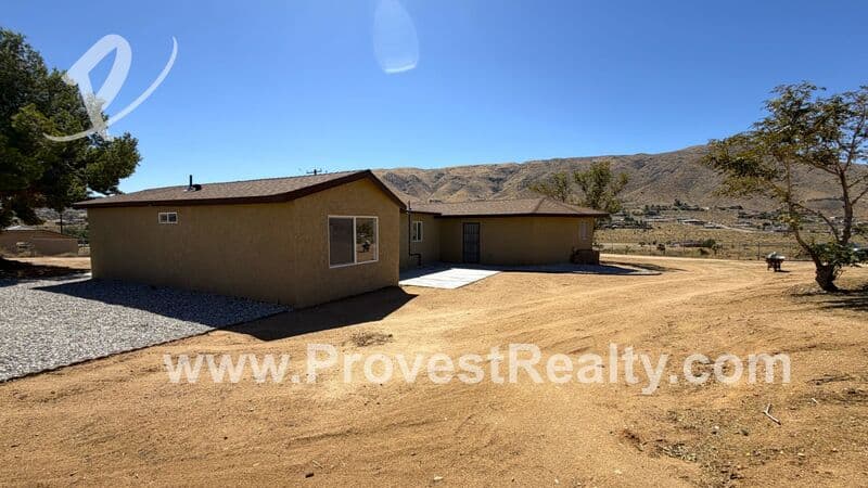 Apple Valley House: 9626 Buena Vista St