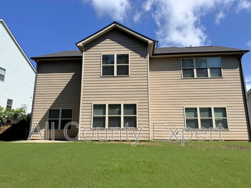 Cumming House: 4215 Hopewell Manor Drive