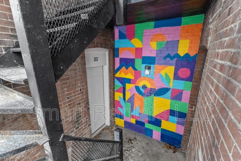 St. Louis Condo: 4209 Ellenwood Avenue - 202