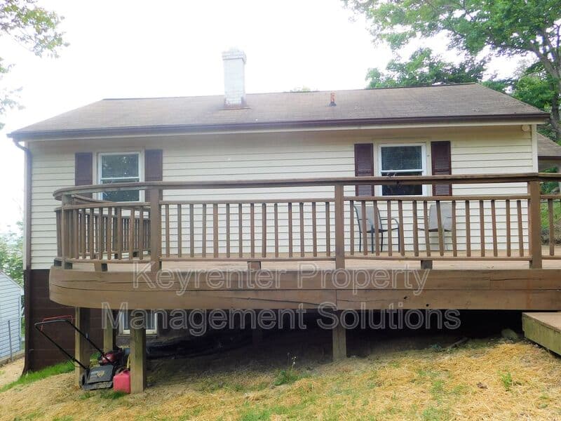 Staunton House: 1008 Perry St