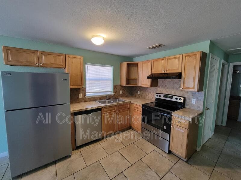 Ocala House: 2320 SW Fort King ST