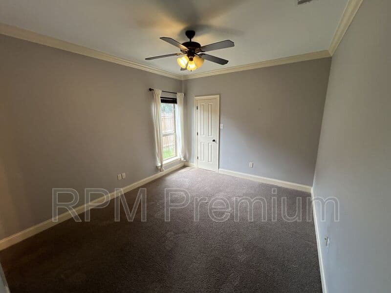Zachary House: 7335 Oakview Dr.