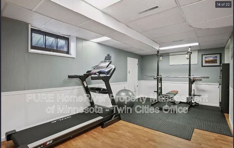 Saint Louis Park House: 1642 Edgewood Ave S