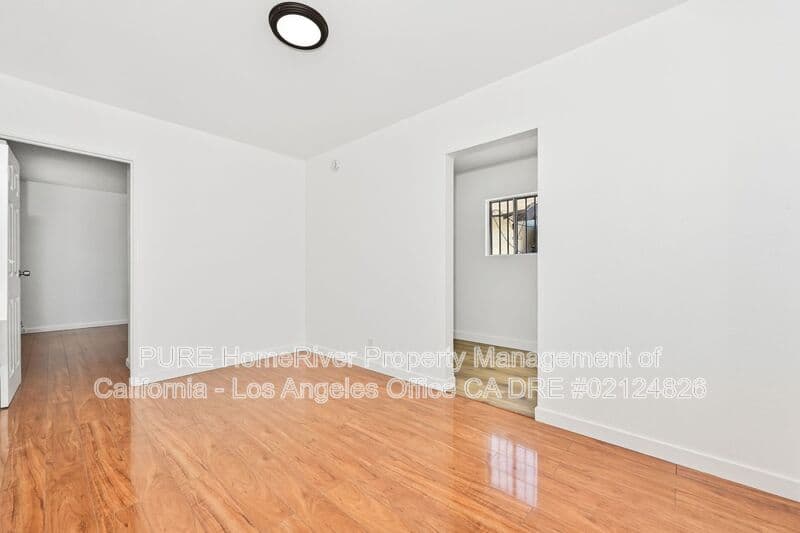Los Angeles House: 1135 E 67Th St.