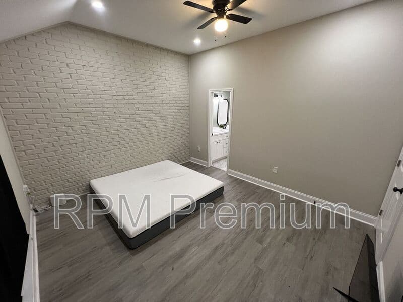 Baton Rouge House: 8724 Pecan Tree Dr.