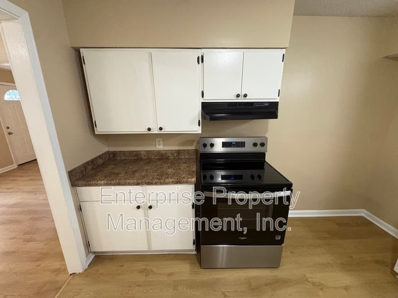 Memphis House: 3645 W Sutton Dr