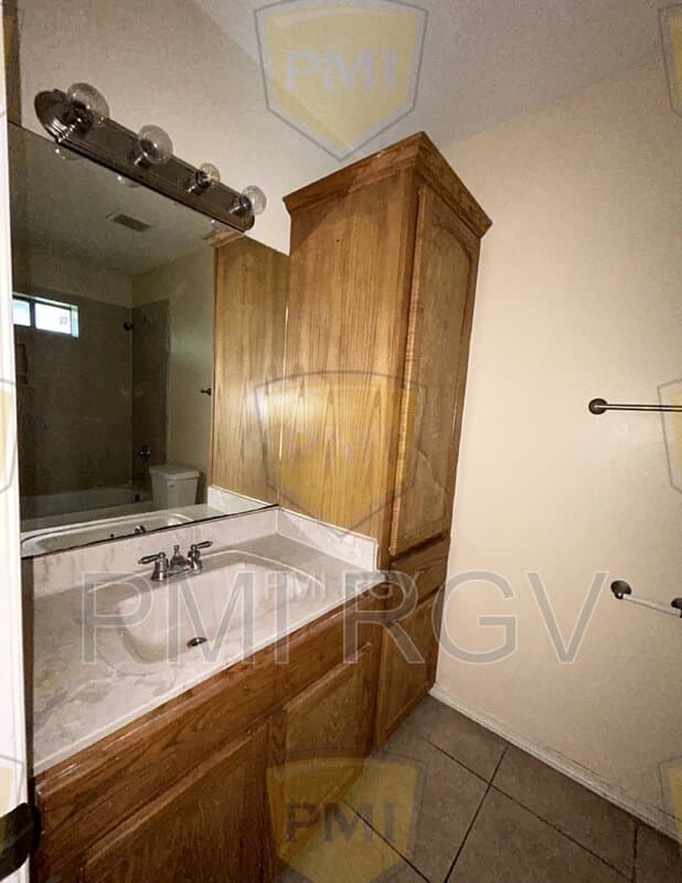 Alton Condo: 3114 E Diamondhead Ave