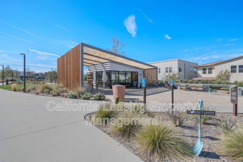 Valencia House: 27233 Red Willow Court