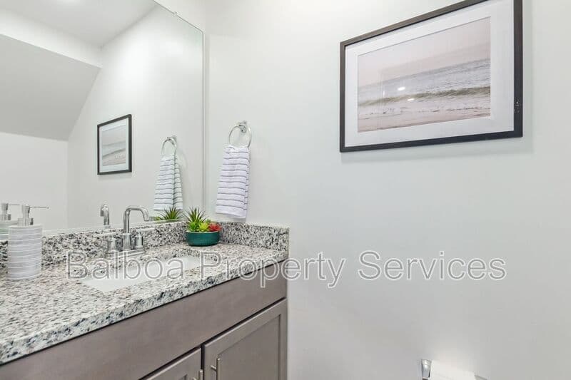 Mesa Townhome: 3230 E Thomas Rd
