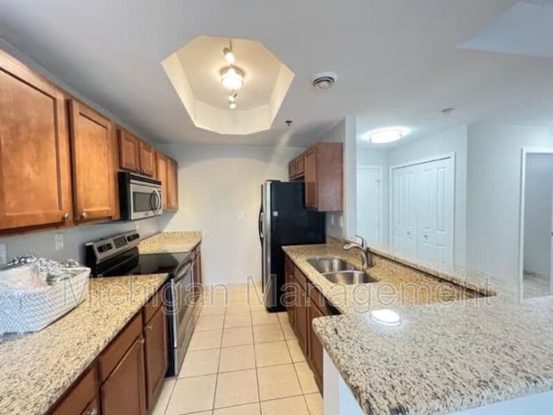 Birmingham Condo: 2727 E Maple Rd