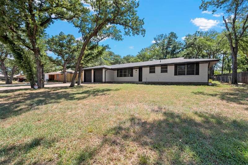 Hurst House: 1444 Cimarron Trail