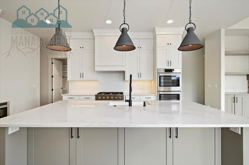 Star House: 10642 West Lothbury Drive