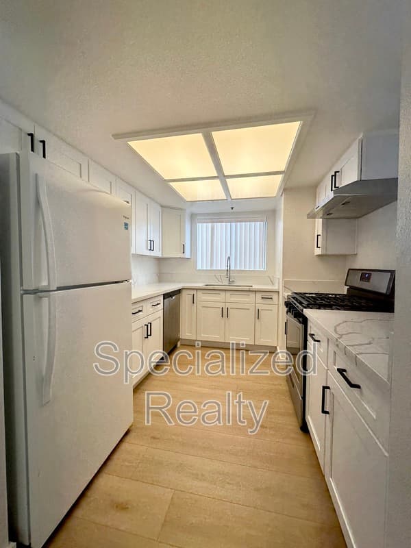 Burbank Condo: 328 East Providencia Avenue
