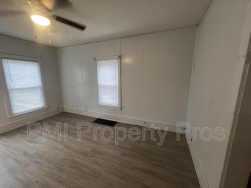 Milwaukee Condo: 2439A N Dr William Finlayson