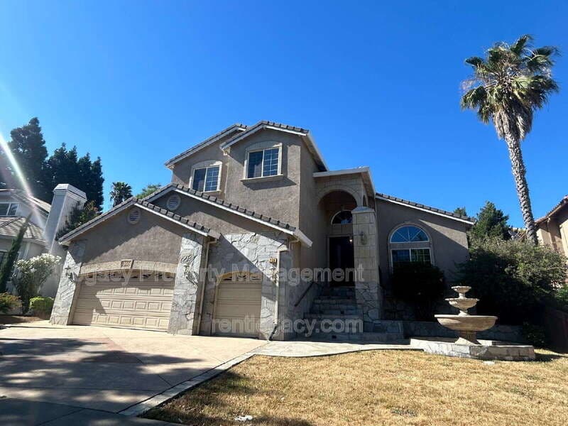 Fairfield House: 2136 Fieldcrest Ave