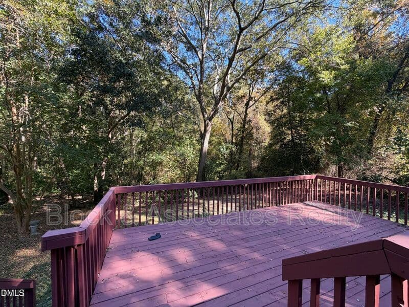 Benson House: 144 Peach Orchard Dr