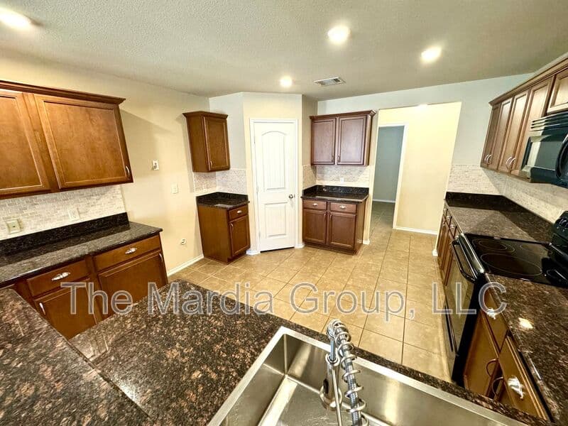 Celina House: 420 Andalusian Trail