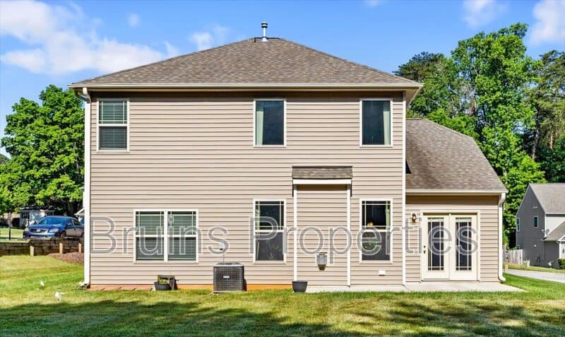 High Point House: 1814 Castle Gate Court