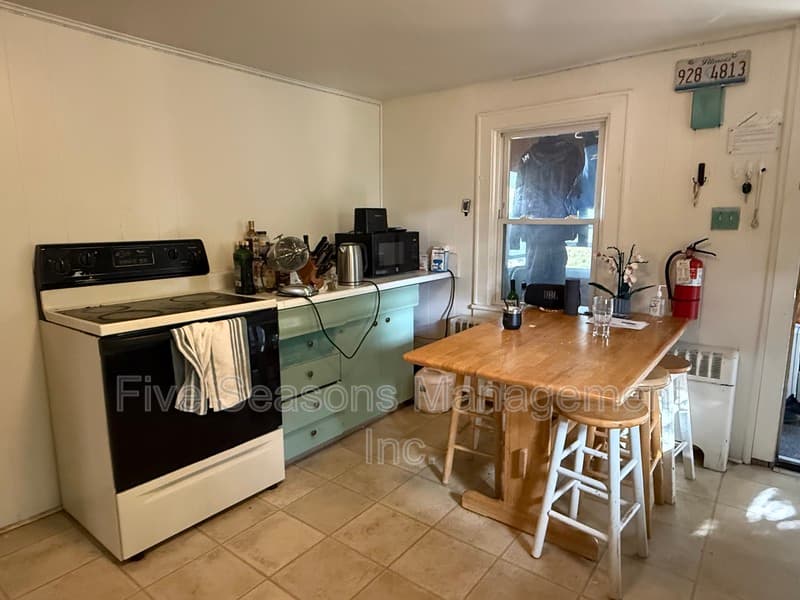 Burlington Condo: 14 1/2 Dans Court