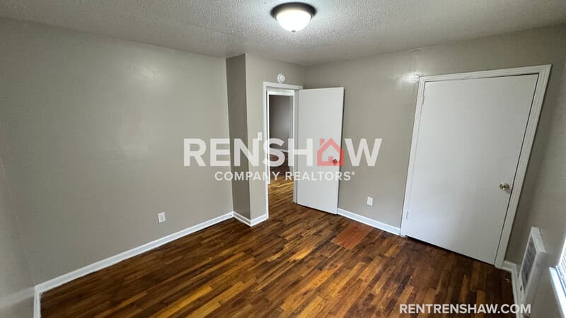 Munford House: 249 Navy Dr