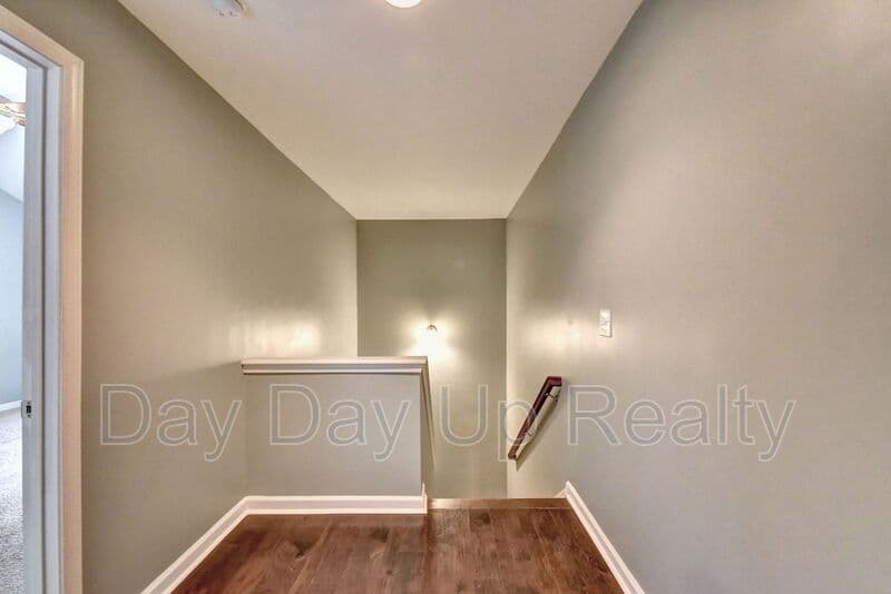 Suwanee House: 5605 Bright Cross Way