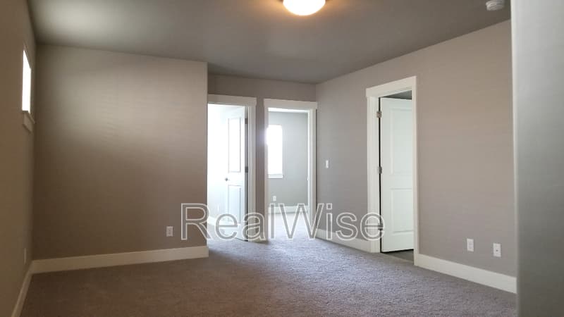 Redmond House: 4332 Southwest Canal Blvd