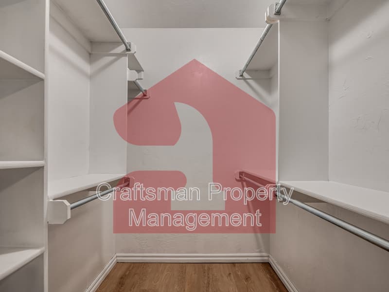 Moore House: 3209 Loren Drive