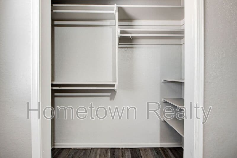 Norman Condo: 1713 Hillcrest Drive