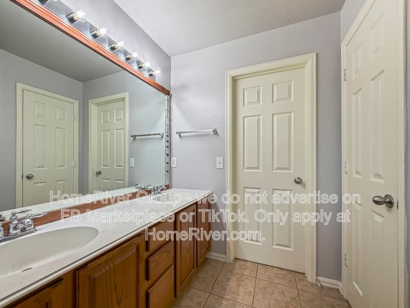 Lewisville House: 549 Legends Dr