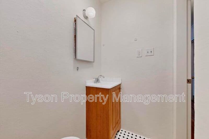 Albuquerque House: 1028 Princeton Dr NE