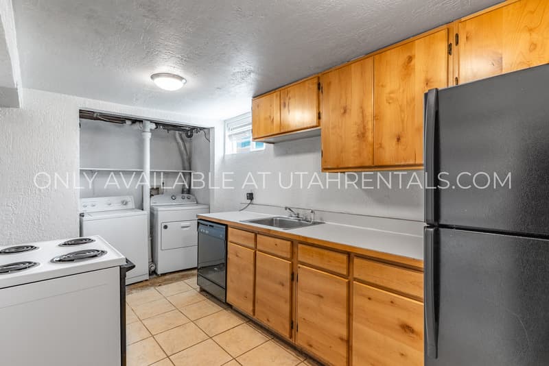 Provo House: 1278 E 520 S