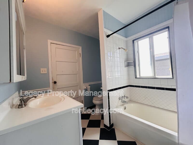 Crockett House: 653 Alhambra Street